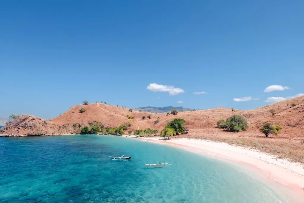 pink-beach-labuan-bajo-indonesia-1024x682